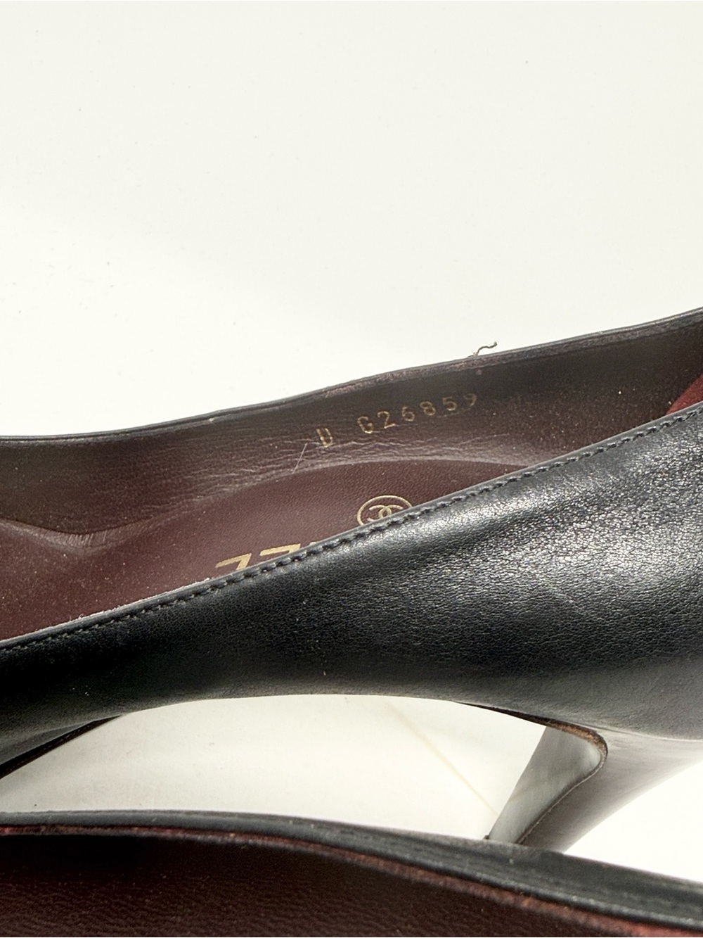Chanel Vintage CC Cap Toe Black Leather Pumps Size 39 - Picture 12 of 14